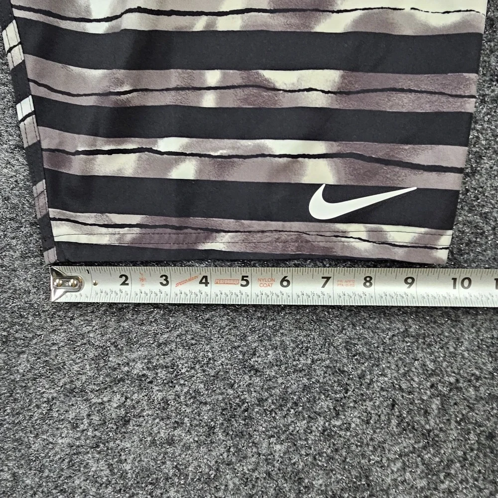 Nike Swim Trunks Shorts Men's Medium Black Gray Striped Drawstring Lined Beach